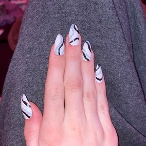 Press on nails